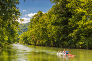 Los mejores lugares para disfrutar de la canoa en familia (perro incluido) en Asturias Sella_Piraguas