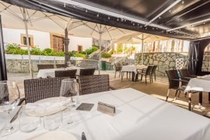 Cocina Creativa Tradicional en Mesón el Centro, Puerto de Vega Terraza