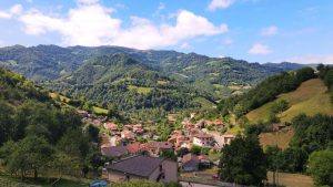 Cómo viajar a Asturias: guía de transporte para llegar al Paraíso Natural Vista del Concejo de Aller (Asturias)
