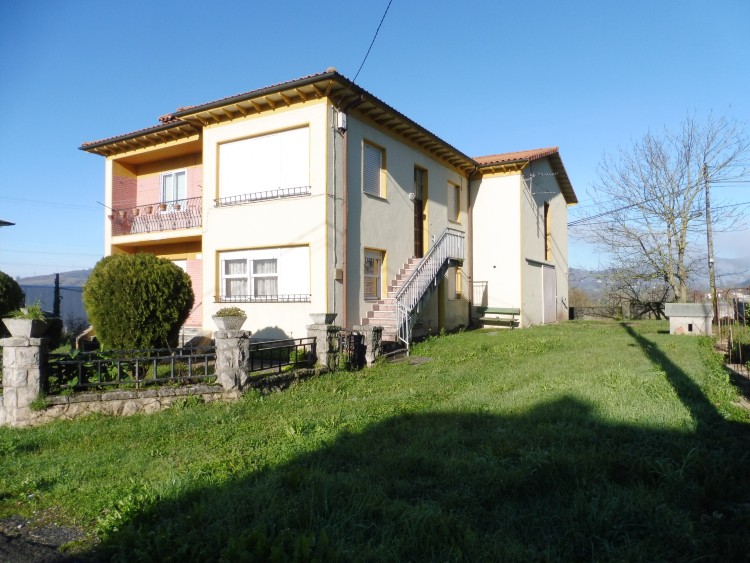 Conjunto de dos casas y terreno edificable en Helguera de Penagos, CantabriaP1110505